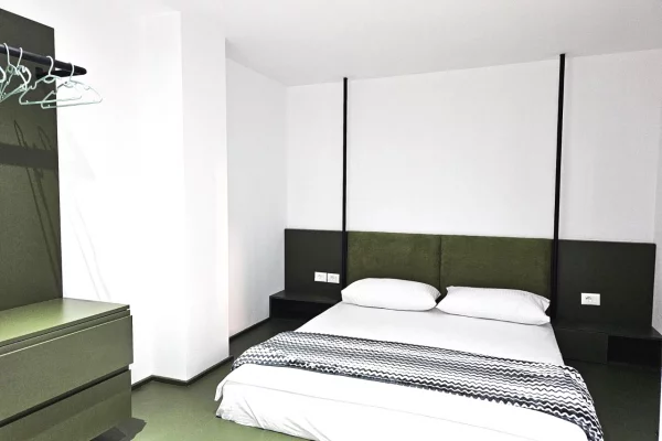 Okazion!! Shiten dy garsoniere 90 m2 neto (260,000€) 