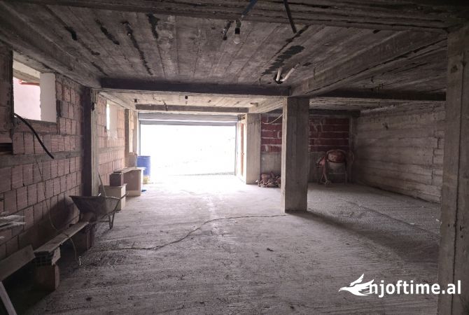 Ambient per Magazinim me Qera