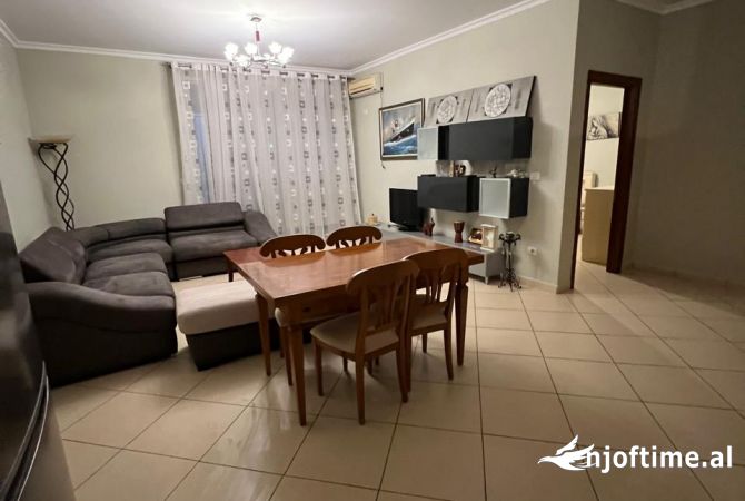 Shtepi me qera 2+1 ne Tirane - 450 Euro