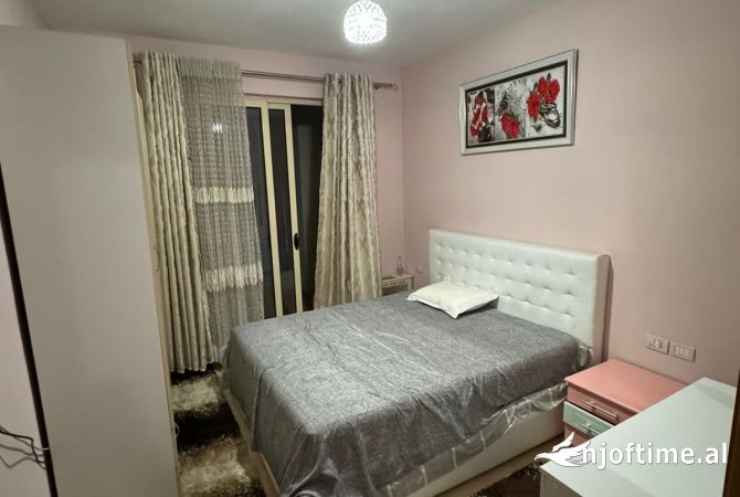 Shtepi me qera Apartament ne Tirane, 1+1, Mobilimi E mobiluar, Pagesa 400  Euro.