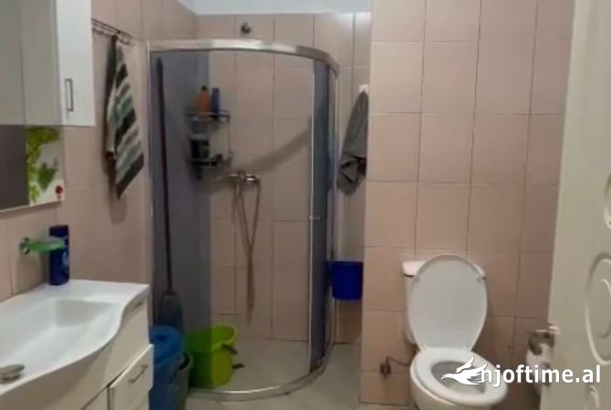 Shtepi ne shitje Apartament ne Tirane, 1+1, Mobilimi E mobiluar, Pagesa 80,000  Euro.