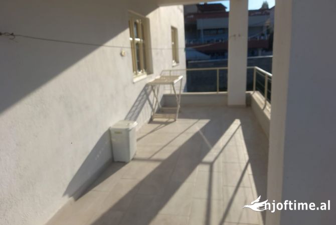 Shtepi me qera Apartament ne Tirane, 3+1, Mobilimi E mobiluar, Pagesa 400  Euro.