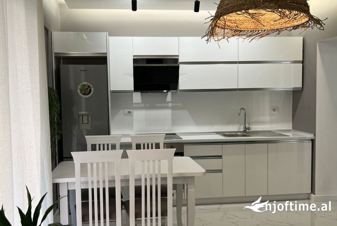 Shtepi me qera Apartament ne Tirane, 2+1, Mobilimi E mobiluar, Pagesa 850  Euro.