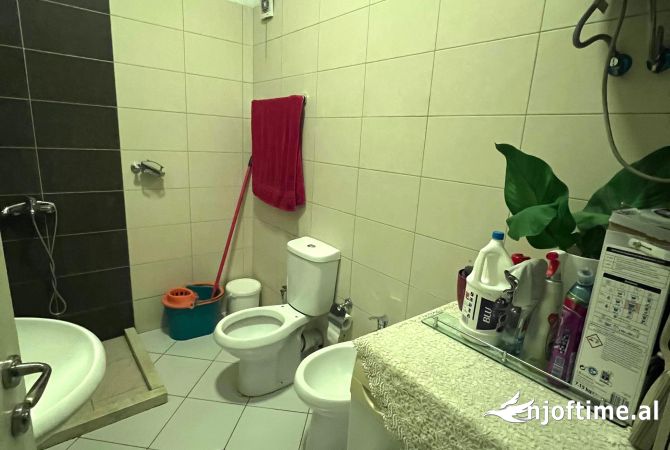 Shtepi ne shitje Apartament ne Tirane, 2+1, Mobilimi E mobiluar, Pagesa 145,000  Euro.