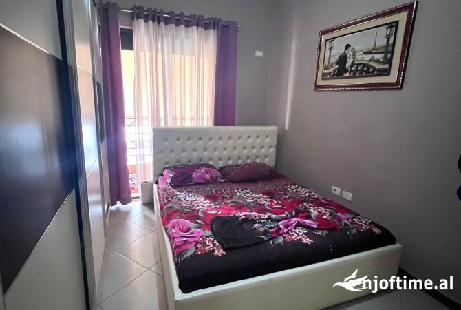 Shtepi ne shitje Apartament ne Tirane, 2+1, Mobilimi E mobiluar, Pagesa 145,000  Euro.