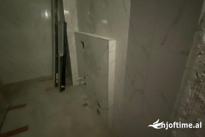 Shtepi ne shitje Apartament ne Tirane, 1+1, Mobilimi Bosh, pa mobiluar, Pagesa 76,000  Euro.