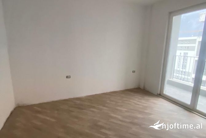 Shtepi ne shitje Apartament ne Tirane, 1+1, Mobilimi Bosh, pa mobiluar, Pagesa 76,000  Euro.