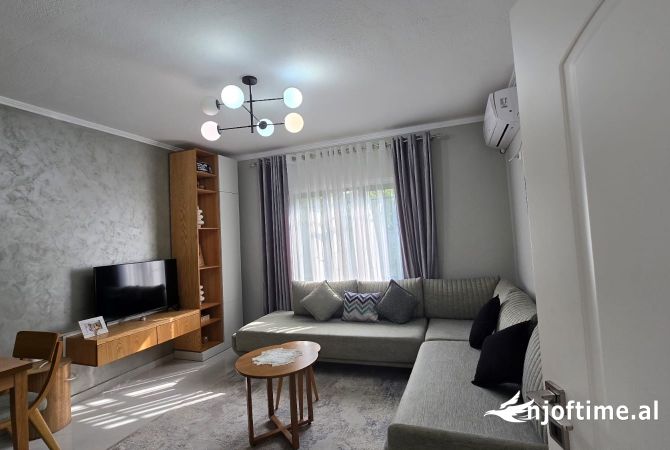 Shtepi ne shitje Shtepi Private ne Tirane, 1+1, Mobilimi E mobiluar, Pagesa 130,000  Euro.