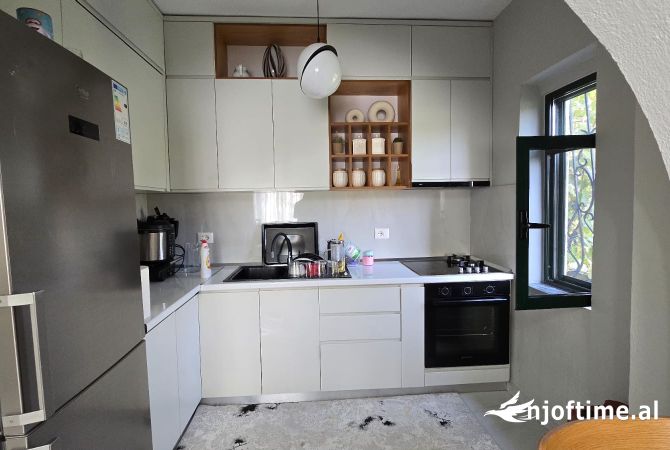 Shtepi ne shitje Shtepi Private ne Tirane, 1+1, Mobilimi E mobiluar, Pagesa 130,000  Euro.