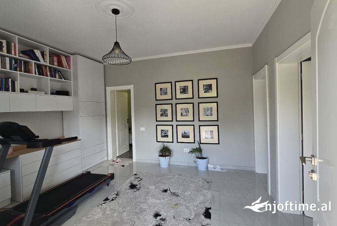 Shtepi ne shitje Shtepi Private ne Tirane, 1+1, Mobilimi E mobiluar, Pagesa 130,000  Euro.