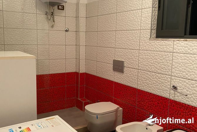 Shtepi me qera Apartament ne Tirane, 2+1, Mobilimi E mobiluar, Pagesa 500  Euro.