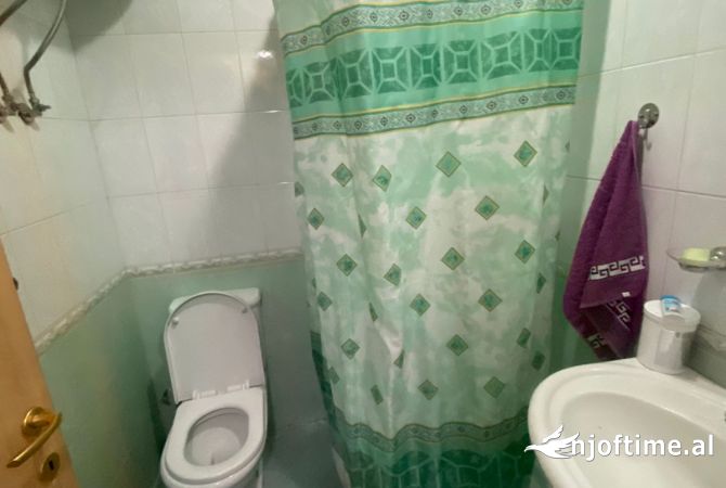 Shtepi ne shitje Apartament ne Tirane, 2+1, Mobilimi E mobiluar, Pagesa 120,000  Euro.