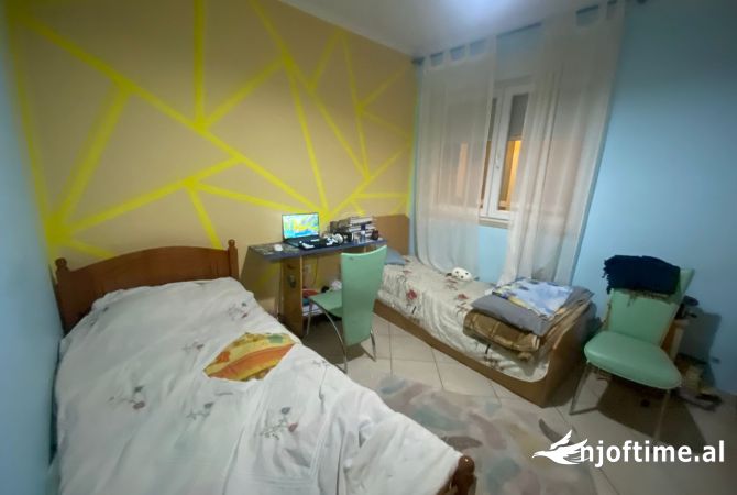 Shtepi ne shitje Apartament ne Tirane, 2+1, Mobilimi E mobiluar, Pagesa 120,000  Euro.