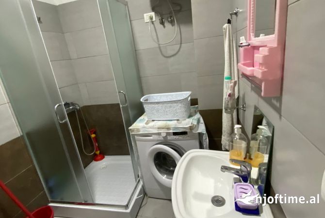 Shtepi ne shitje Apartament ne Tirane, 2+1, Mobilimi E mobiluar, Pagesa 130,000  Euro.