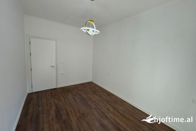 Shtepi ne shitje Apartament ne Tirane, 1+1, Mobilimi Bosh, pa mobiluar, Pagesa 119,000  Euro.
