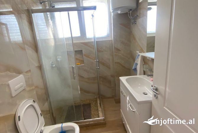 Shtepi ne shitje Apartament ne Tirane, 1+1, Mobilimi E mobiluar, Pagesa 140,000  Euro.