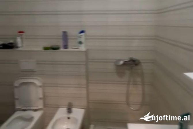 Shtepi ne shitje Apartament ne Tirane, 2+1, Mobilimi E mobiluar, Pagesa 120,000  Euro.