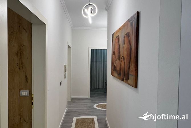 Shtepi ne shitje Apartament ne Tirane, 2+1, Mobilimi E mobiluar, Pagesa 145,000  Euro.