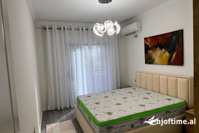 Shtepi ne shitje Apartament ne Tirane, 2+1, Mobilimi E mobiluar, Pagesa 145,000  Euro.