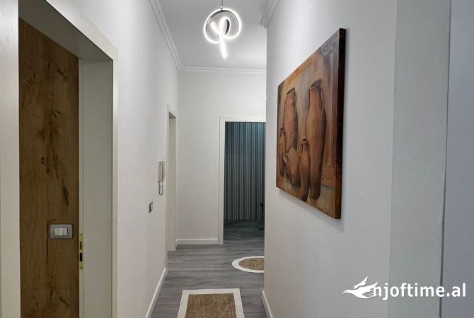 Shtepi ne shitje Apartament ne Tirane, 2+1, Mobilimi E mobiluar, Pagesa 146,000  Dollar.