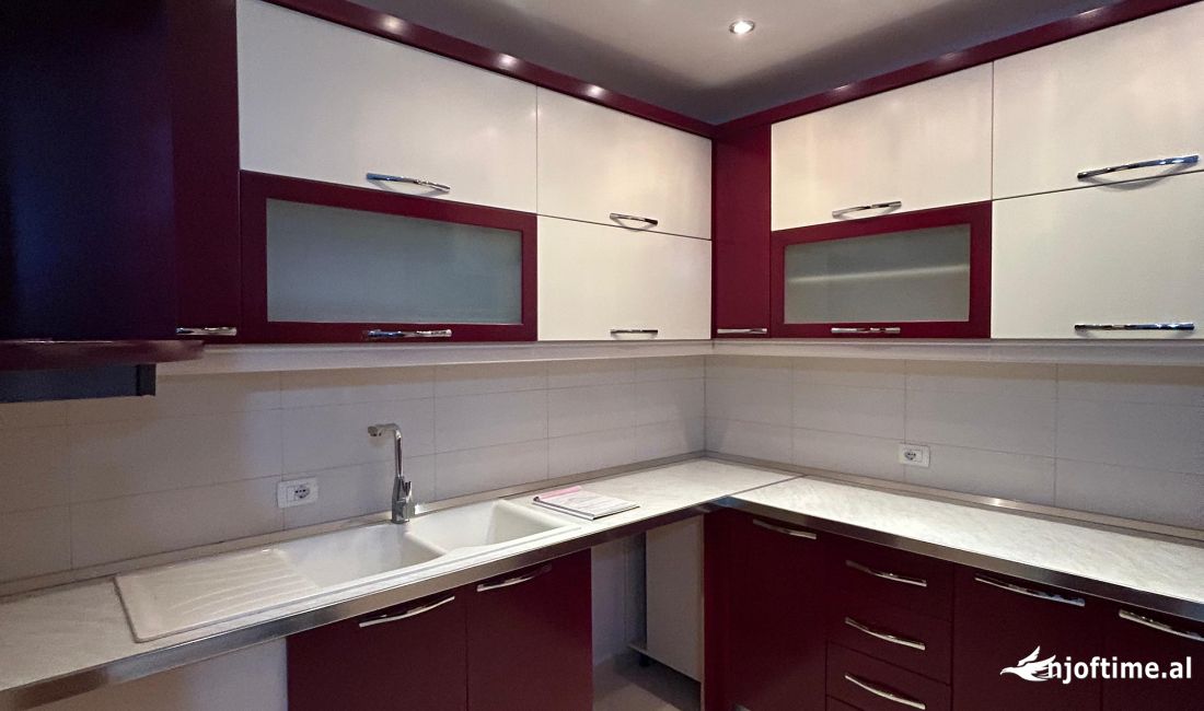 Shtepi ne shitje Apartament ne Tirane, 2+1, Mobilimi E mobiluar, Pagesa 128,000  Euro.