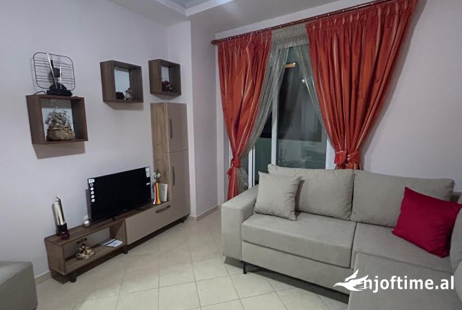 Shtepi ne shitje Apartament ne Tirane, 2+1, Mobilimi E mobiluar, Pagesa 128,000  Euro.