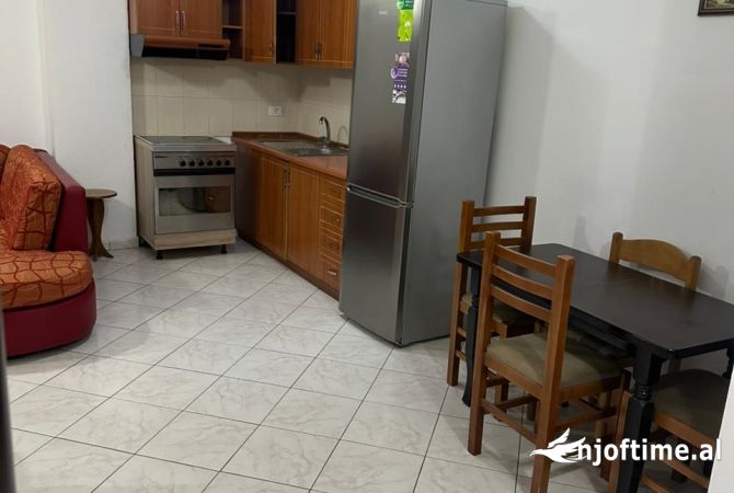 Shtepi me qera 1+1 ne Tirane - 370 Euro