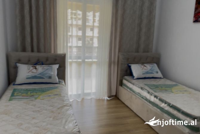 Shtepi ne shitje Apartament ne Tirane, 2+1, Mobilimi E mobiluar, Pagesa 145,000  Euro.