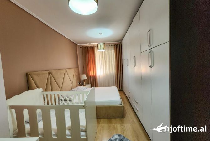 Shtepi ne shitje Apartament ne Tirane, 2+1, Mobilimi E mobiluar, Pagesa 135,000  Euro.