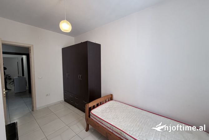Shtepi ne shitje Apartament ne Tirane, 2+1, Mobilimi E mobiluar, Pagesa 110,000  Euro.
