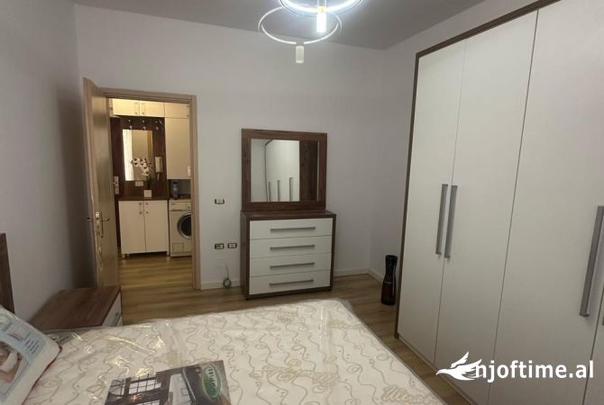 Shtepi ne shitje Apartament ne Tirane, 1+1, Mobilimi E mobiluar, Pagesa 95,000  Euro.