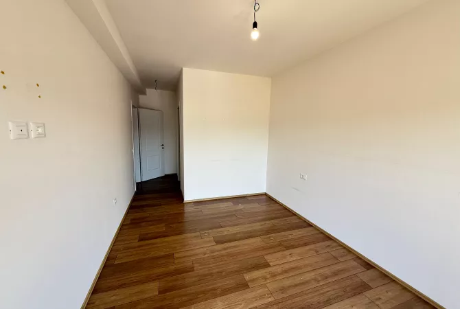 Shtepi ne shitje Apartament ne Tirane, 3+1, Mobilimi Bosh, pa mobiluar, Pagesa 167,000  Euro.