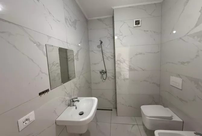 Shtepi ne shitje Apartament ne Tirane, 3+1, Mobilimi Bosh, pa mobiluar, Pagesa 167,000  Euro.