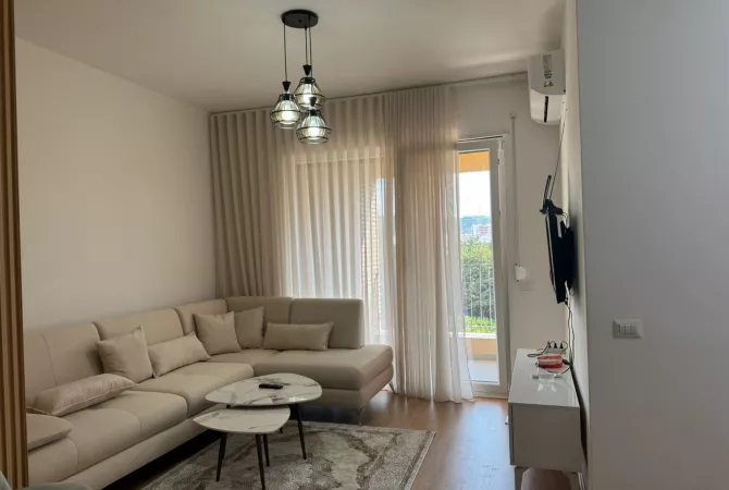 Shtepi me qera 2+1 ne Tirane - 700 Euro