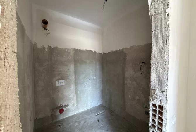 Shtepi ne shitje Apartament ne Tirane, 2+1, Mobilimi Bosh, pa mobiluar, Pagesa 219,000  Euro.