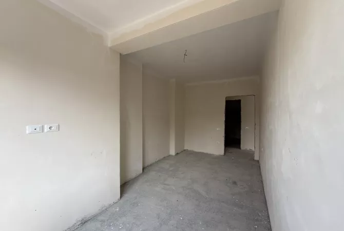 Shtepi ne shitje Apartament ne Tirane, 2+1, Mobilimi Bosh, pa mobiluar, Pagesa 219,000  Euro.