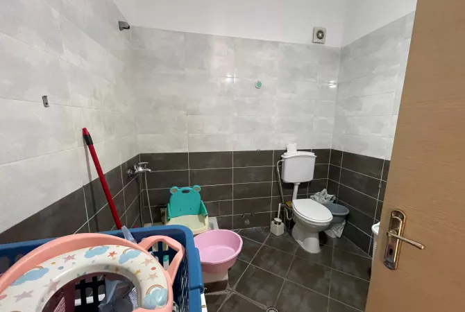 Shtepi ne shitje Apartament ne Tirane, 2+1, Mobilimi E mobiluar, Pagesa 120,000  Euro.