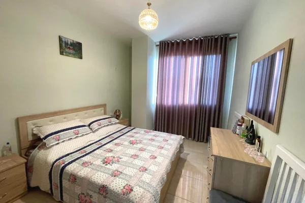 Shtepi ne shitje Apartament ne Tirane, 1+1, Mobilimi E mobiluar, Pagesa 99,000  Euro.