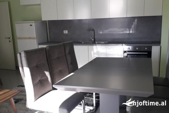 Shtepi me qera Apartament ne Tirane, 2+1, Mobilimi E mobiluar, Pagesa 40,000  Leke.