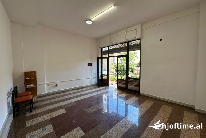 Ambient biznesi me qera 1+1 ne Tirane - 250 Euro
