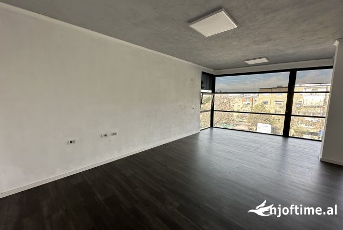 Ambient biznesi me qera 3+1 ne Tirane - 1,000 Euro