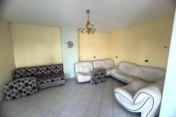 Shtepi ne shitje Penthose(kati i fundit panoramik) ne Durres, 1+1, Mobilimi Pjeserisht e mobiluar, Pagesa 180,000  Euro.