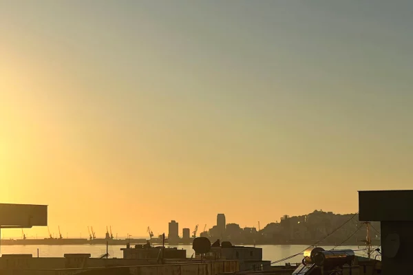 Shtepi ne shitje Penthose(kati i fundit panoramik) ne Durres, 1+1, Mobilimi Pjeserisht e mobiluar, Pagesa 180,000  Euro.