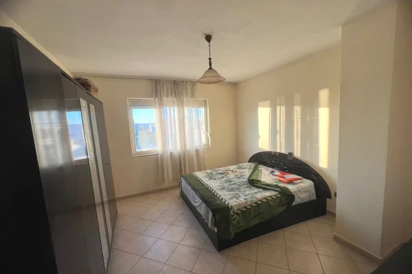 Shtepi ne shitje Penthose(kati i fundit panoramik) ne Durres, 1+1, Mobilimi Pjeserisht e mobiluar, Pagesa 180,000  Euro.