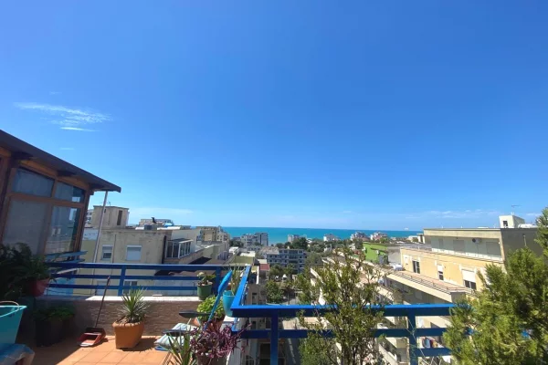 Shtepi ne shitje Penthose(kati i fundit panoramik) ne Durres, 2+1, Mobilimi E mobiluar, Pagesa 140,000  Euro.