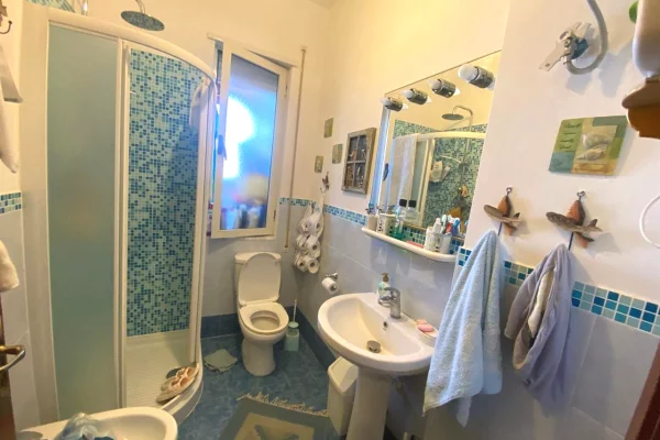 Shtepi ne shitje Penthose(kati i fundit panoramik) ne Durres, 2+1, Mobilimi E mobiluar, Pagesa 140,000  Euro.