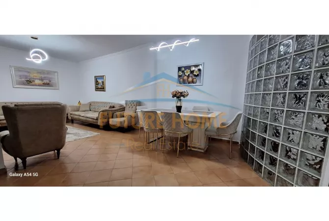 Shtepi ne shitje Apartament ne Tirane, 2+1, Mobilimi E mobiluar, Pagesa 225,000  Euro.