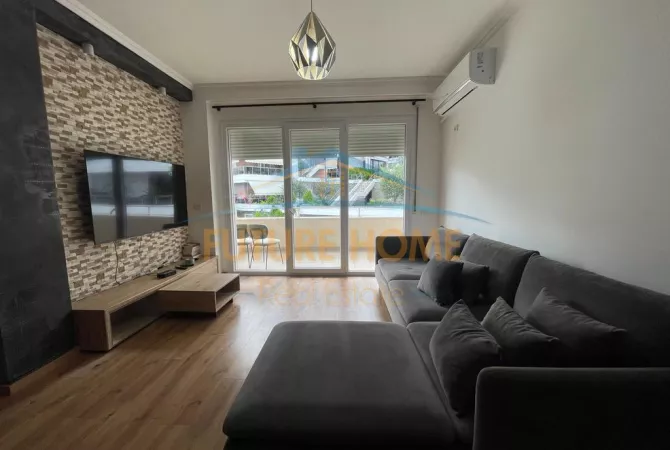 Shtepi me qera 2+1 ne Tirane - 1,000 Euro