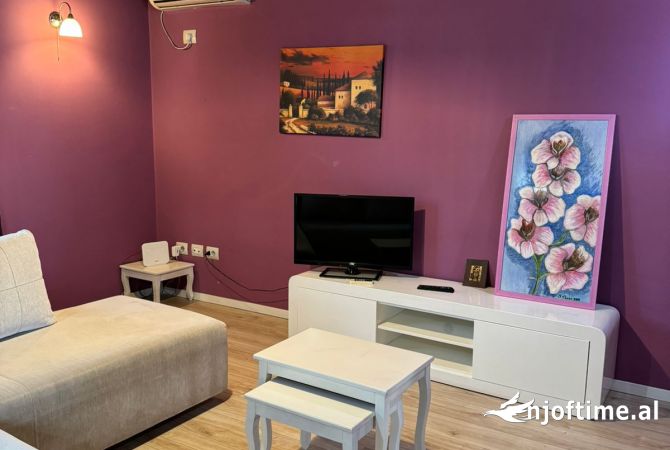 Shtepi me qera Apartament ne Tirane, 1+1, Mobilimi E mobiluar, Pagesa 550  Euro.