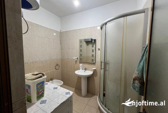 Shtepi me qera 2+1 ne Tirane - 400 Euro